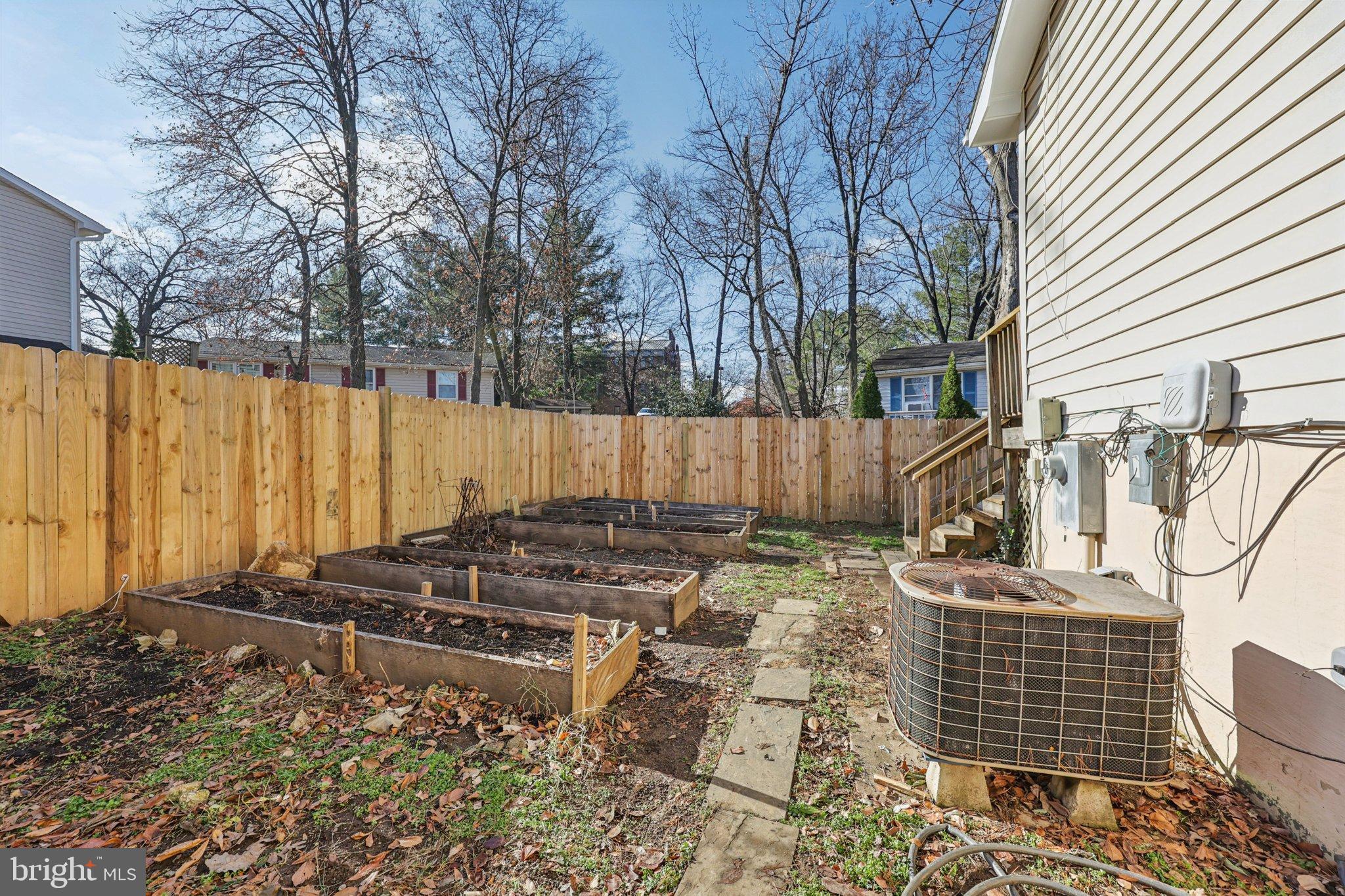 546 ROCKBRIDGE DRIVE SE