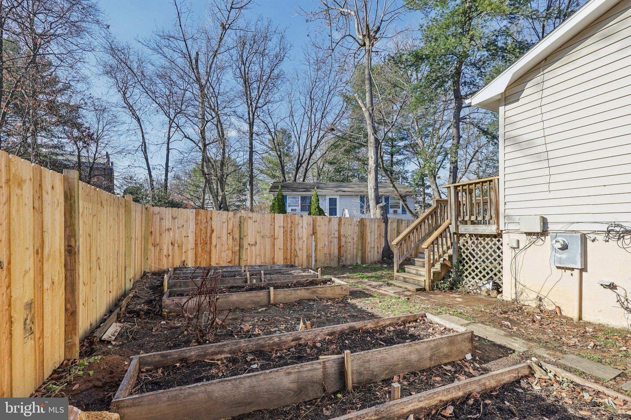 546 ROCKBRIDGE DRIVE SE