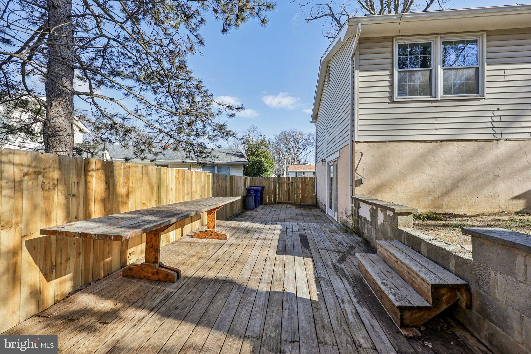 546 ROCKBRIDGE DRIVE SE