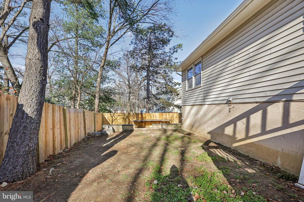 546 ROCKBRIDGE DRIVE SE
