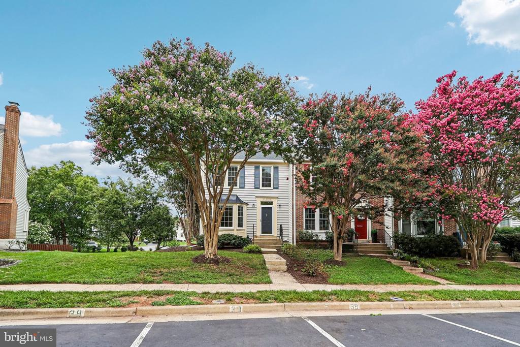 21208 HEDGEROW TERRACE