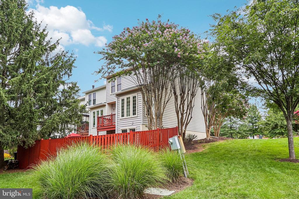 21208 HEDGEROW TERRACE