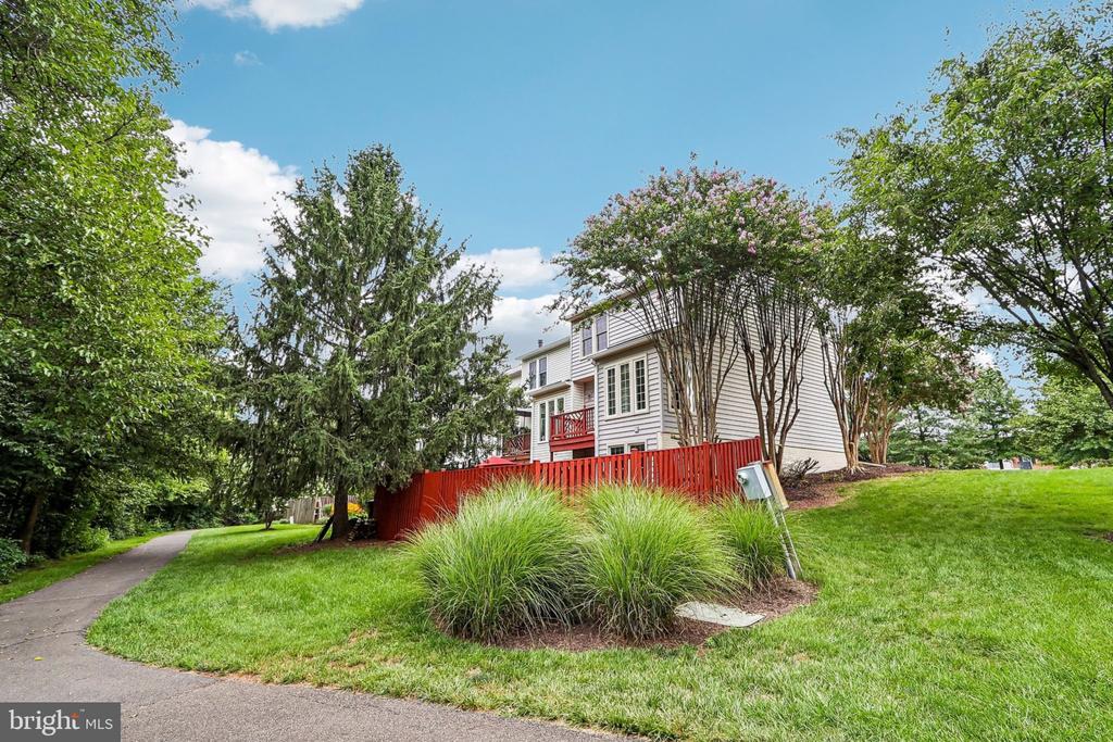 21208 HEDGEROW TERRACE