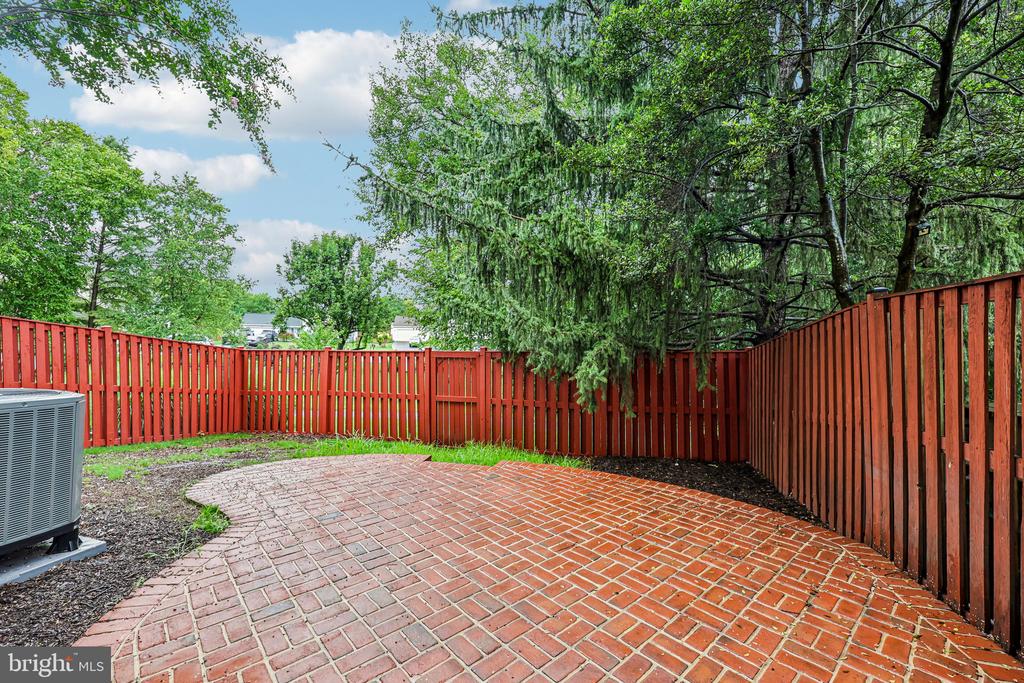 21208 HEDGEROW TERRACE