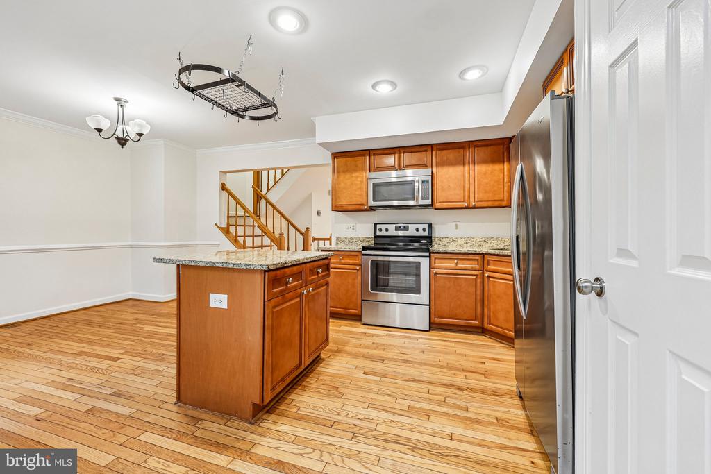 21208 HEDGEROW TERRACE