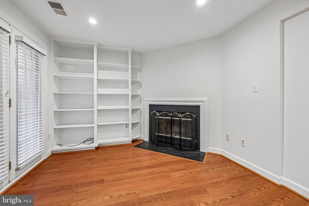21208 HEDGEROW TERRACE