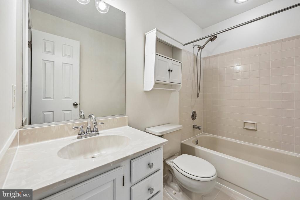 21208 HEDGEROW TERRACE