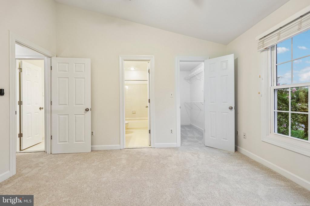 21208 HEDGEROW TERRACE