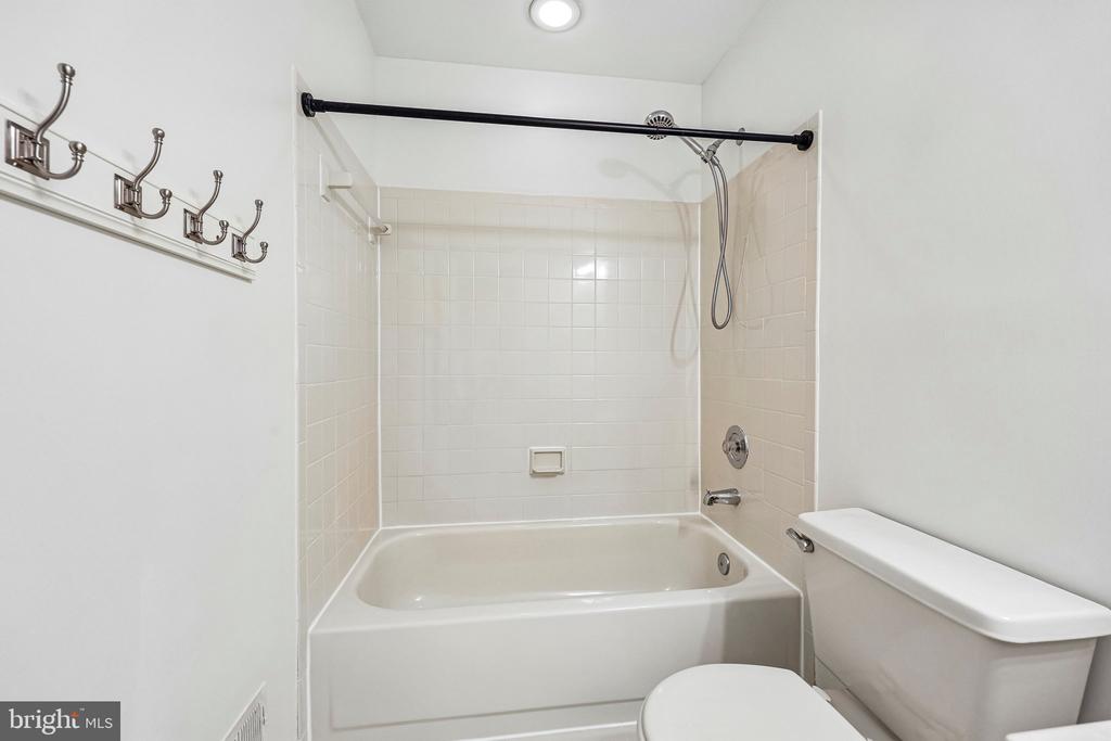 21208 HEDGEROW TERRACE