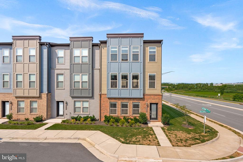 9804 BUCHANAN LOOP