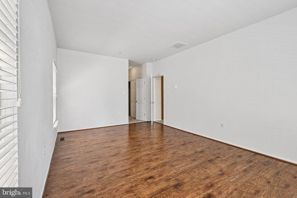 9587 WHEATS WAY