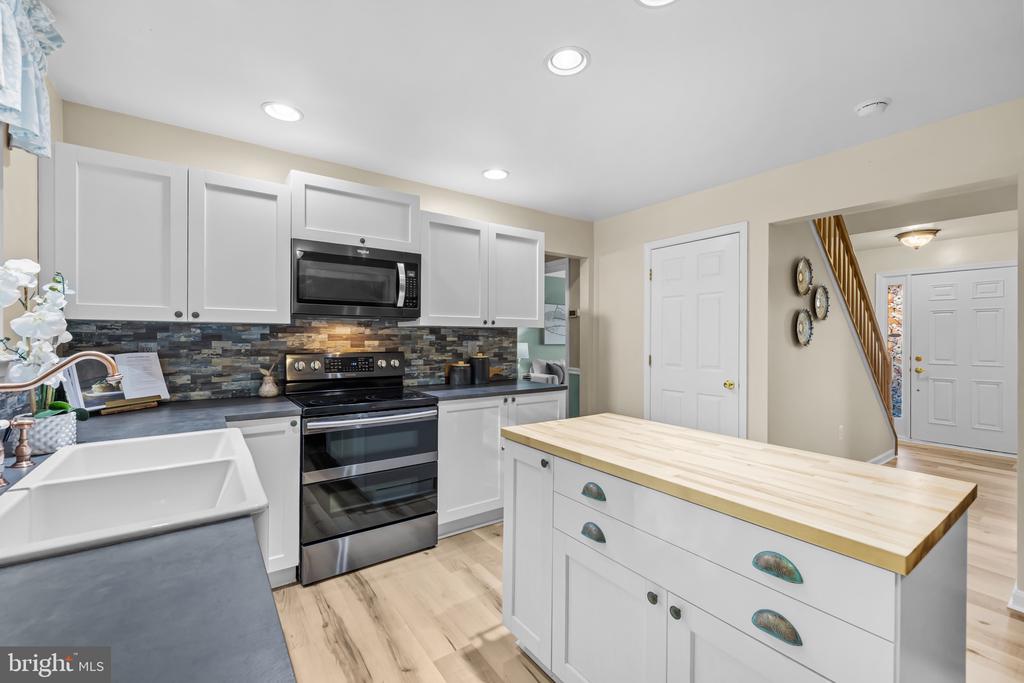 9403 KATELYN COURT