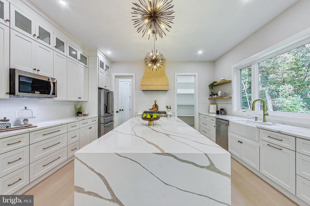 9984 BENT TREE LANE