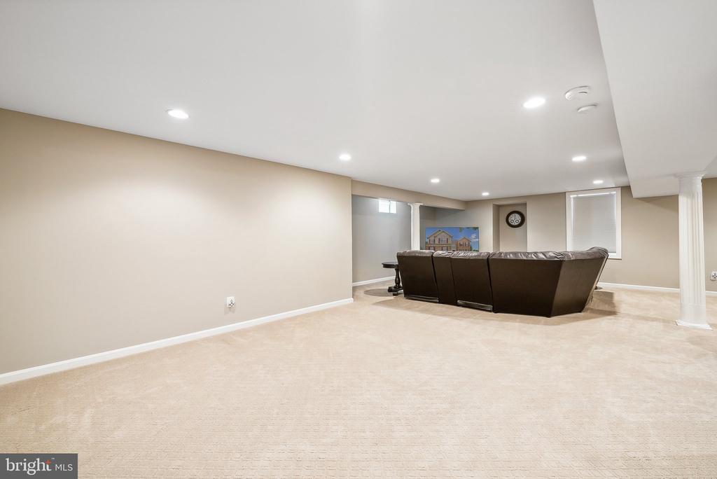15135 JUPITER HILLS LANE