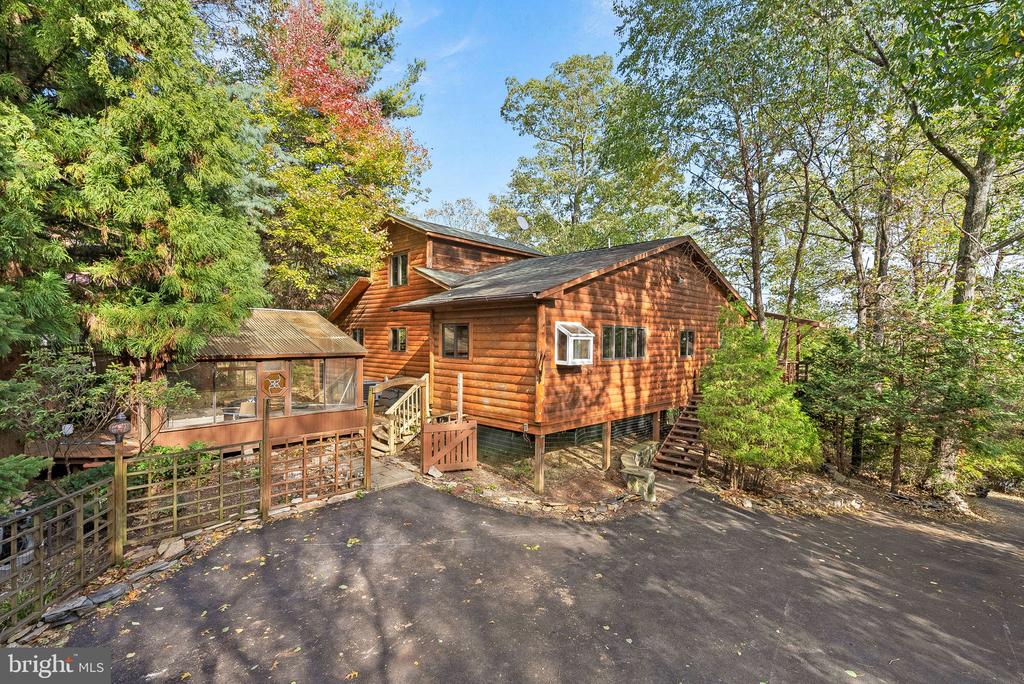 1802 SUMMIT DRIVE