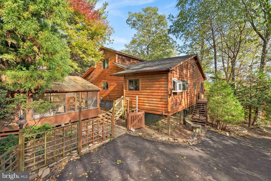 1802 SUMMIT DRIVE