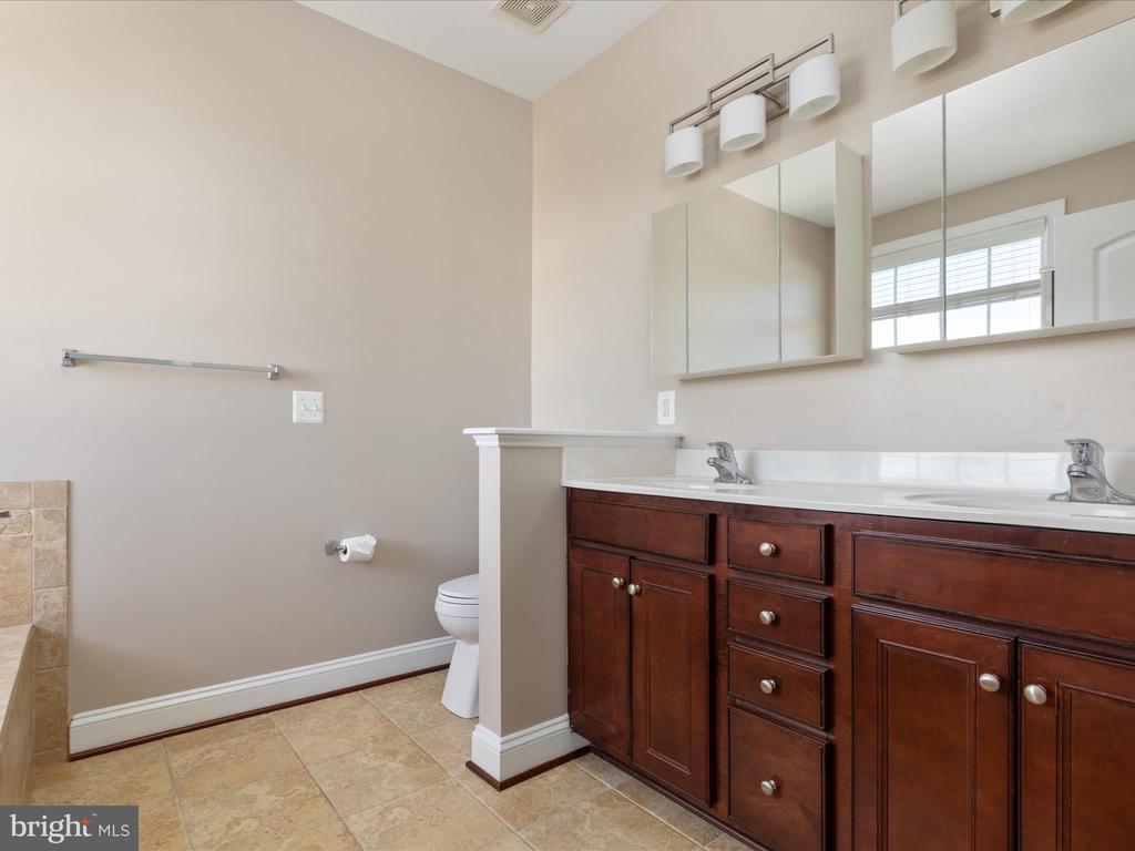 15996 GREYMILL MANOR DRIVE