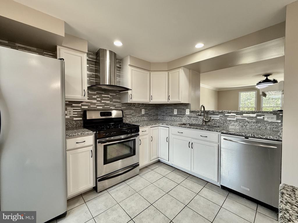 3427 BELLEPLAIN COURT
