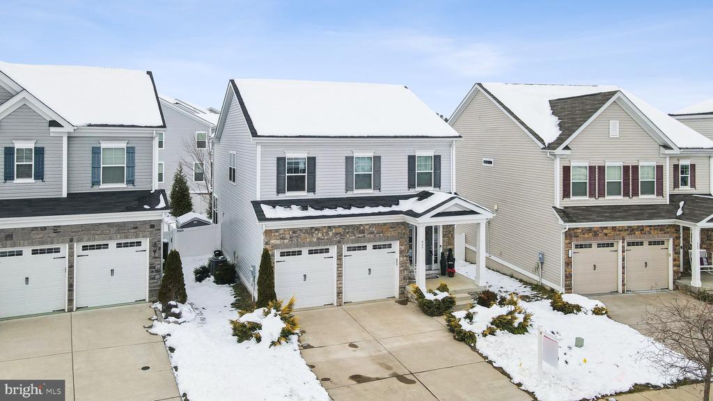 405 GLADIOLA WAY
