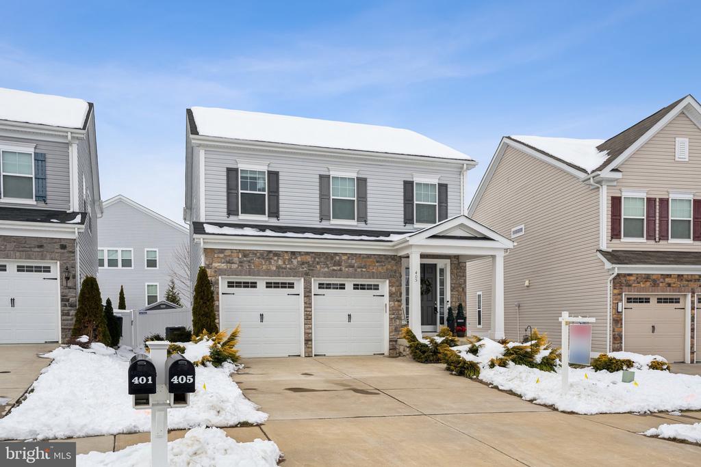 405 GLADIOLA WAY