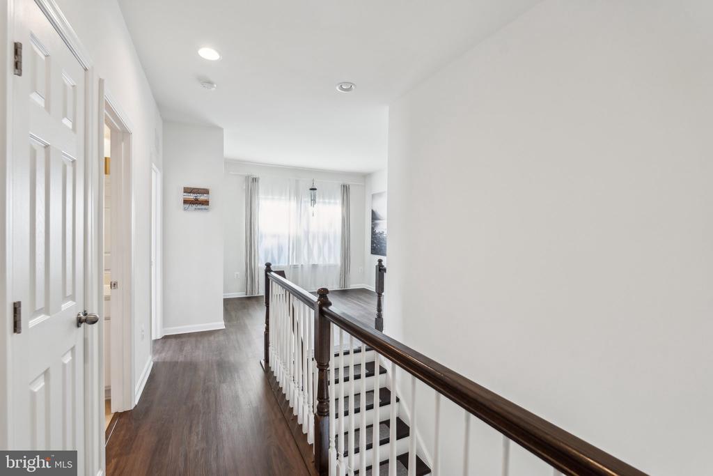 405 GLADIOLA WAY