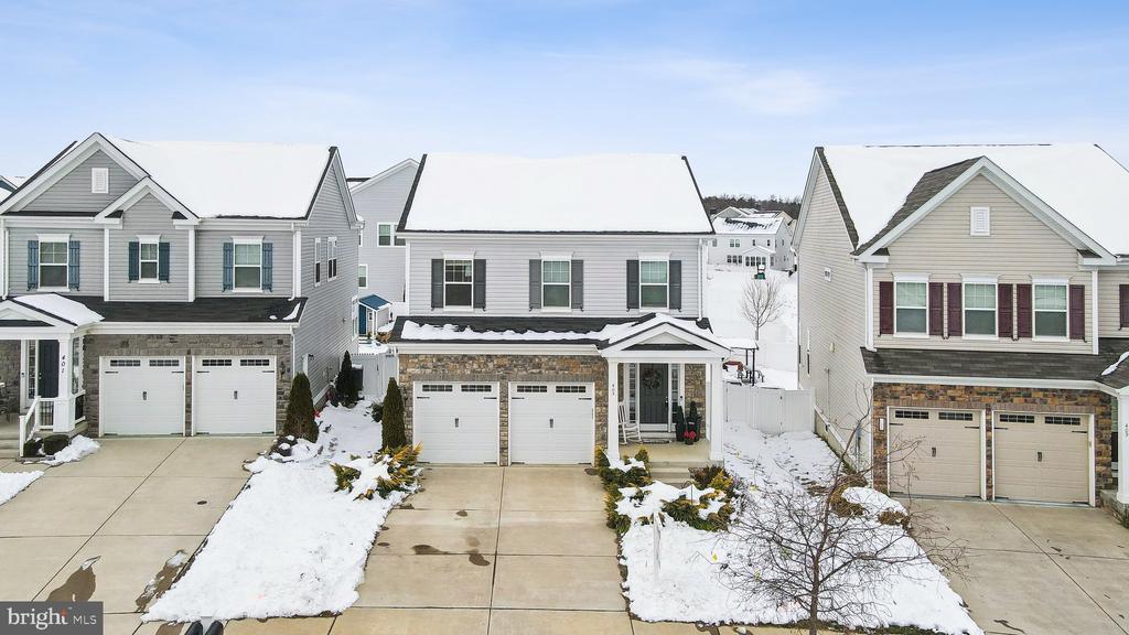 405 GLADIOLA WAY