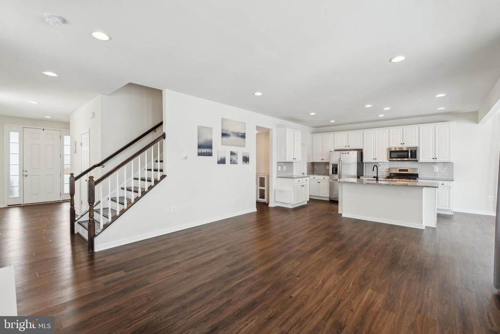 405 GLADIOLA WAY