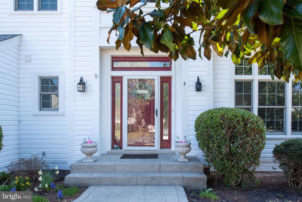 4 WREN WAY COURT