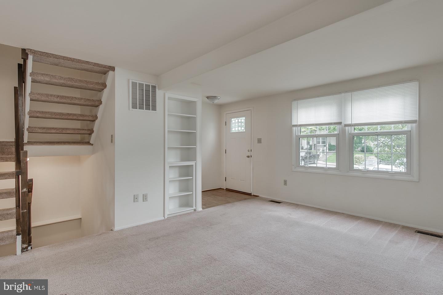 1709 CARRIAGE COURT