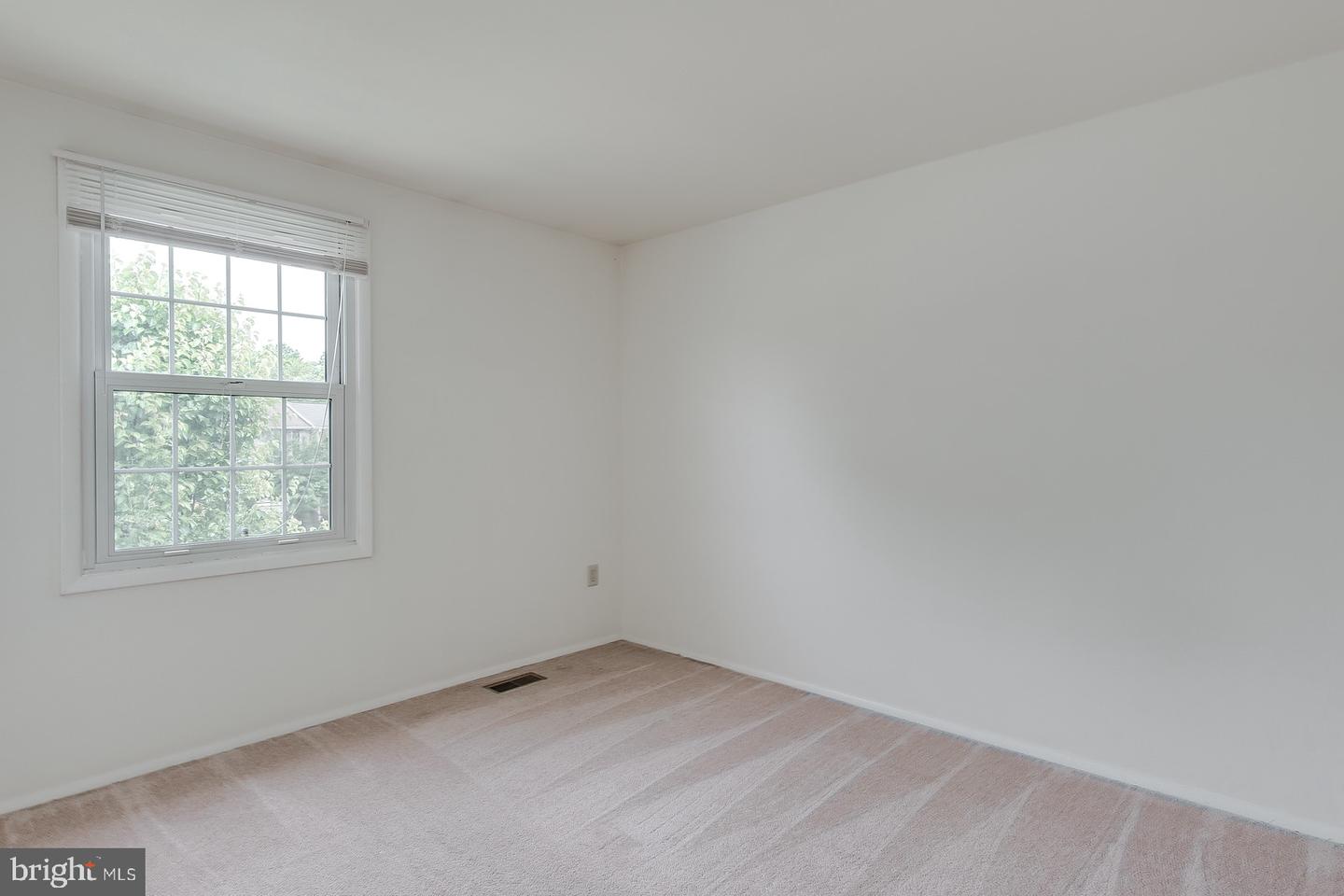 1709 CARRIAGE COURT