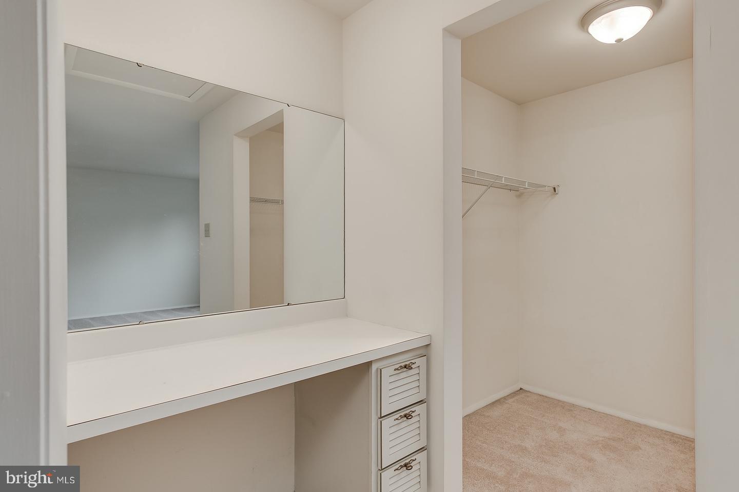 1709 CARRIAGE COURT