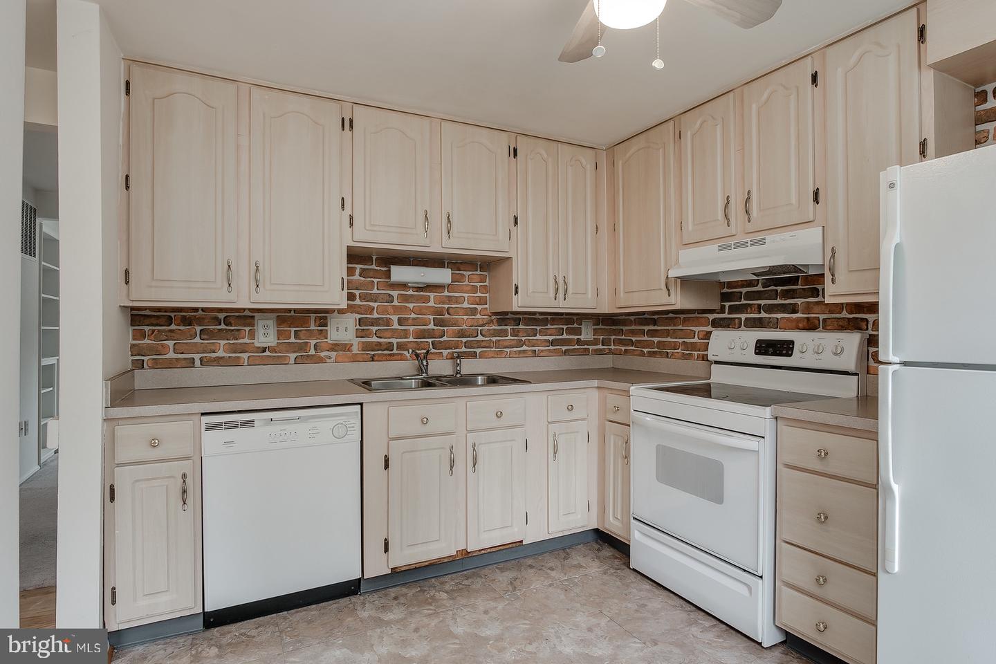 1709 CARRIAGE COURT