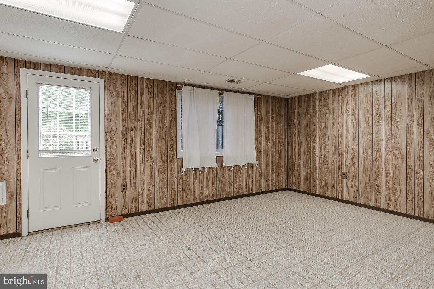 1709 CARRIAGE COURT
