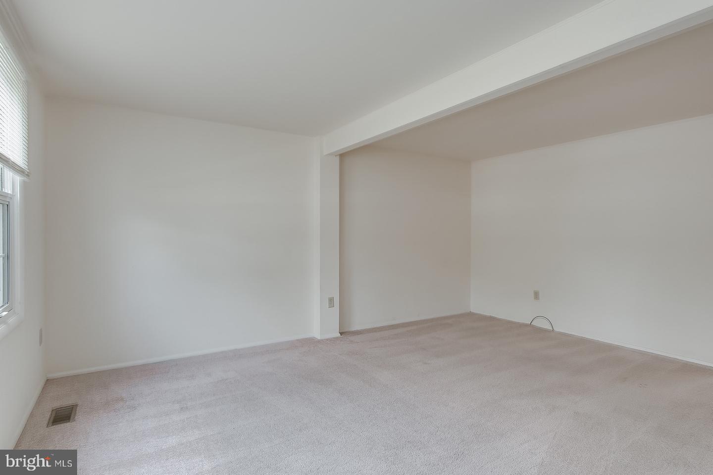 1709 CARRIAGE COURT