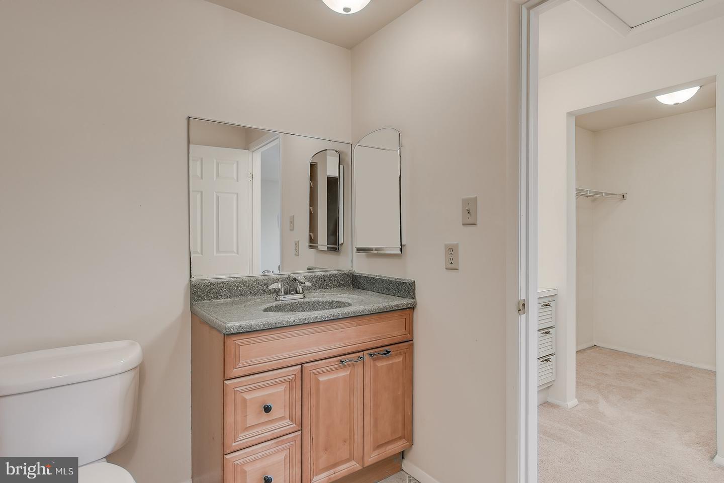 1709 CARRIAGE COURT