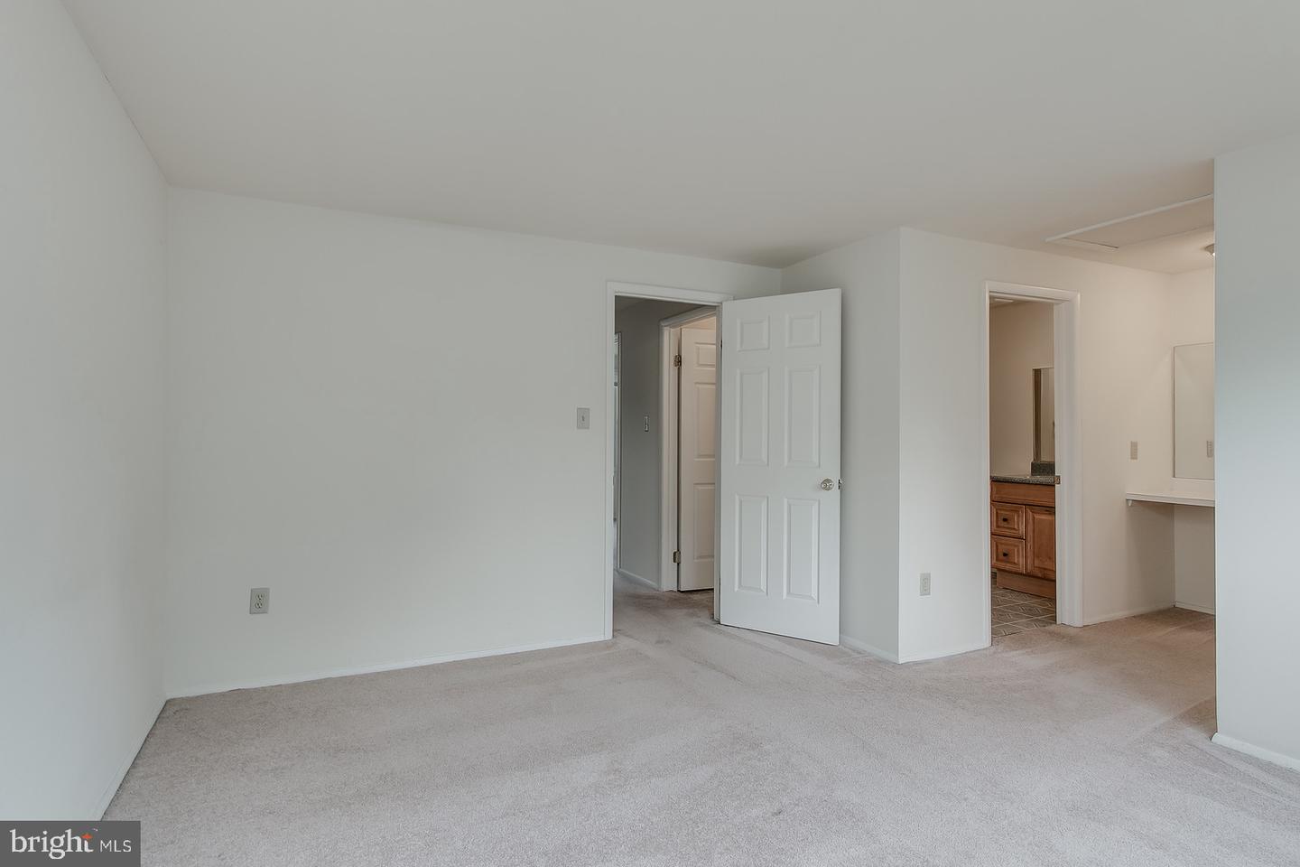 1709 CARRIAGE COURT