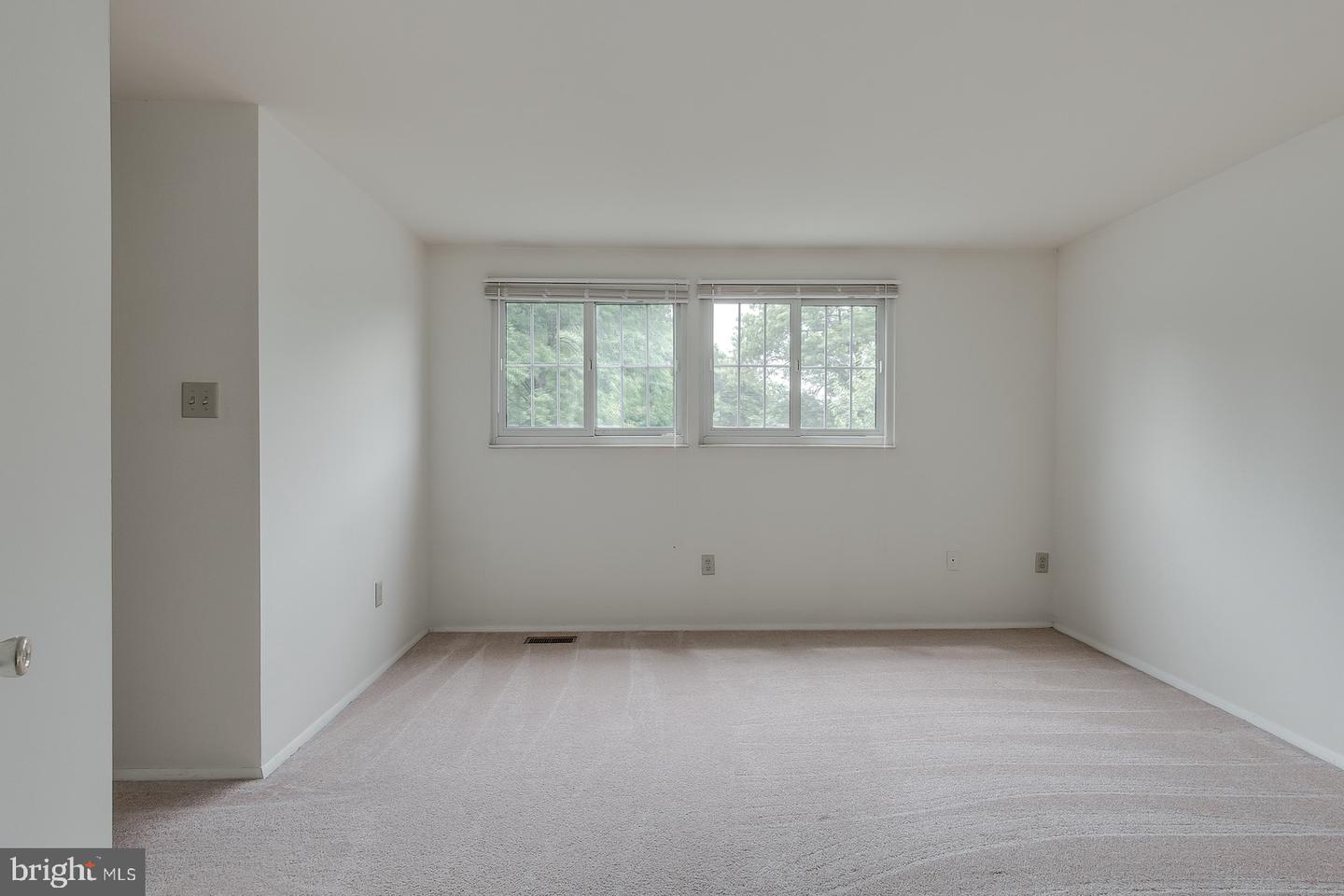 1709 CARRIAGE COURT