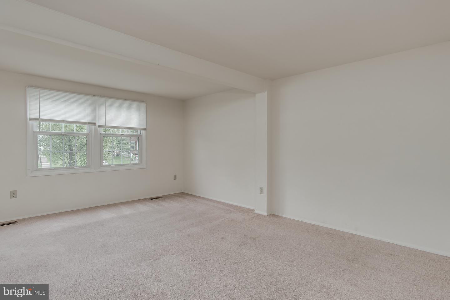 1709 CARRIAGE COURT
