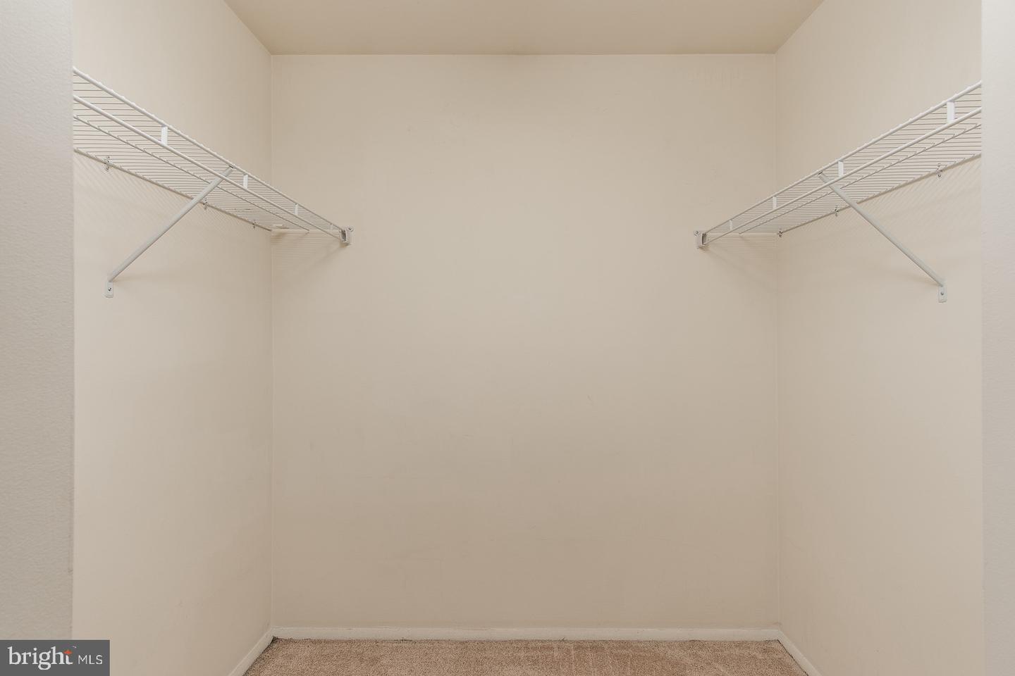 1709 CARRIAGE COURT