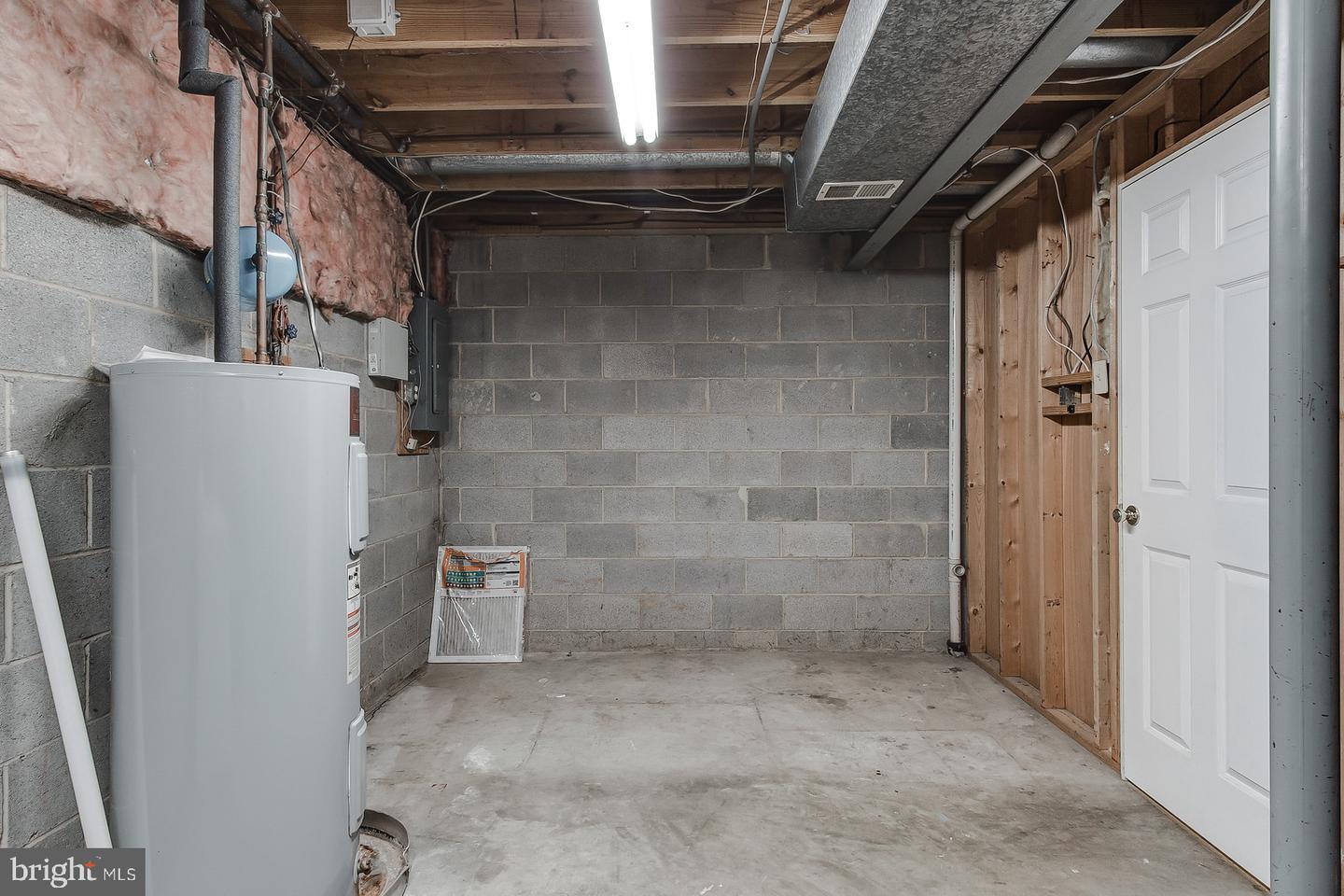 1709 CARRIAGE COURT