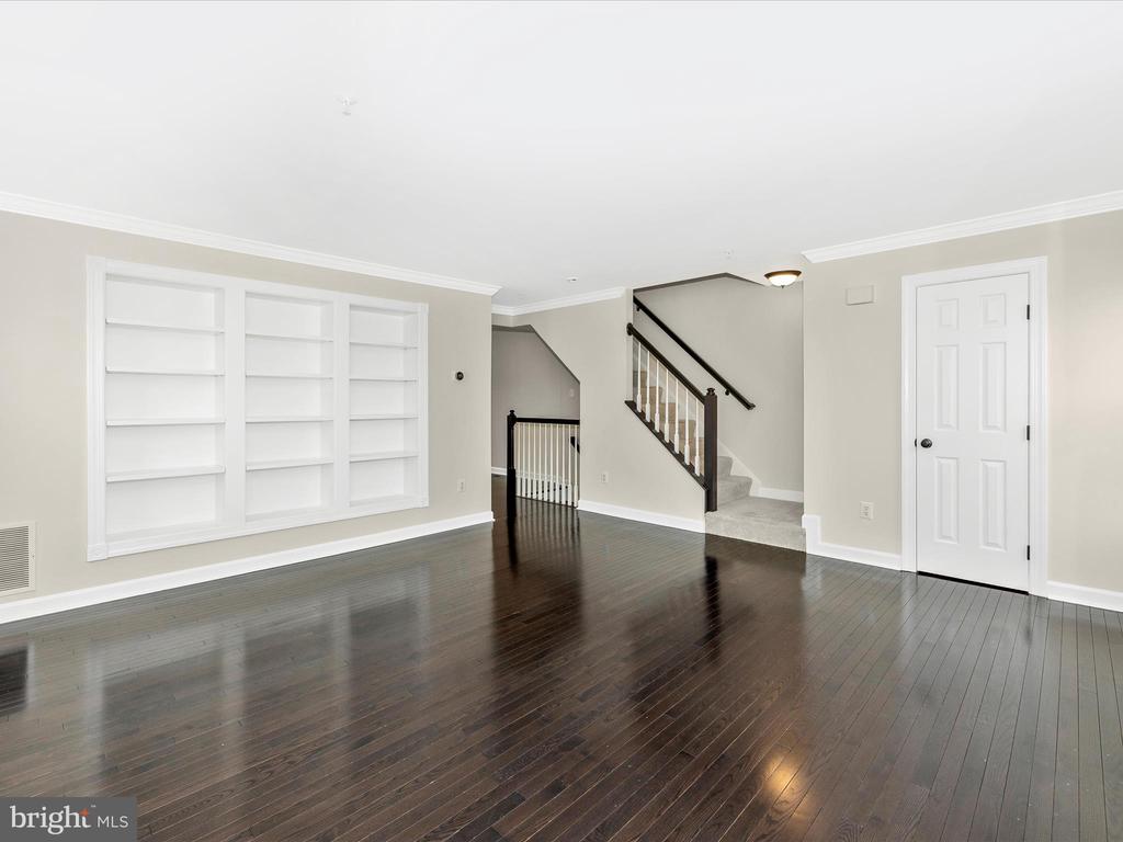 5317 Duke Ct