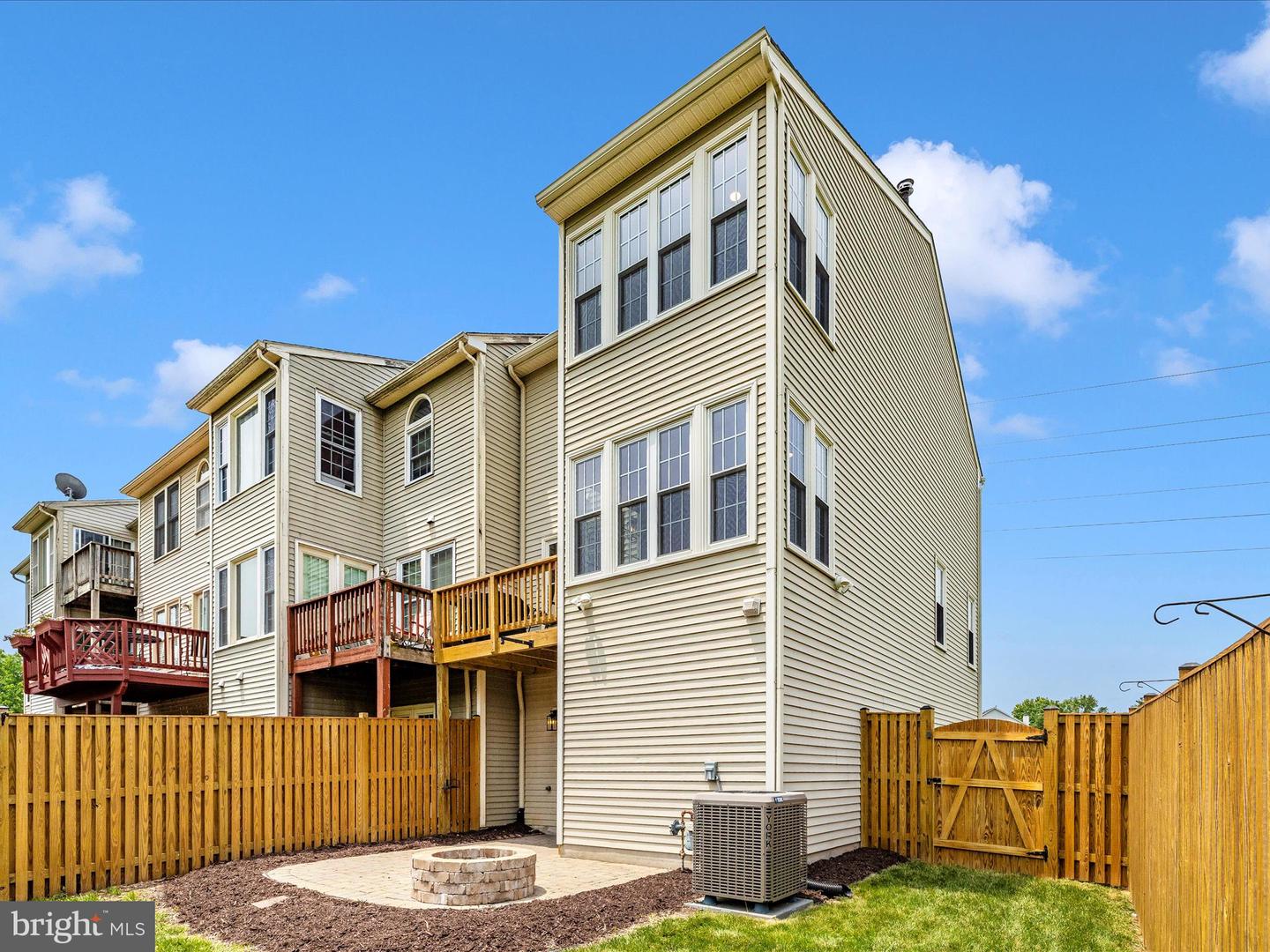 5317 Duke Ct