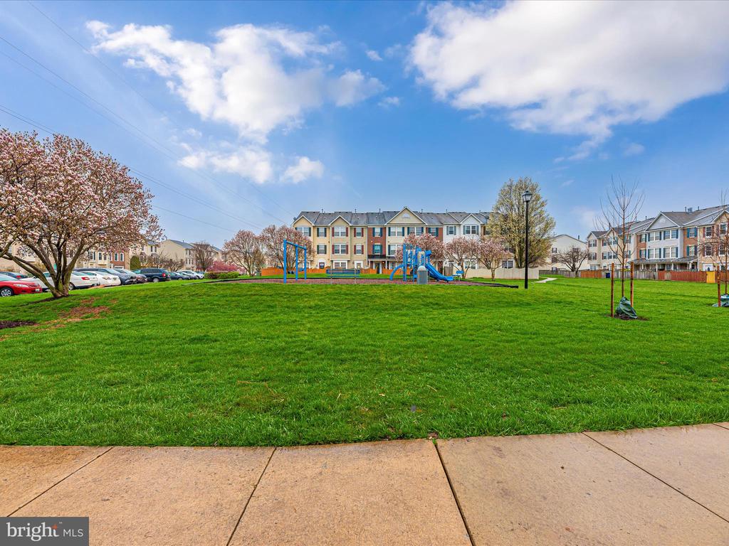 5317 Duke Ct