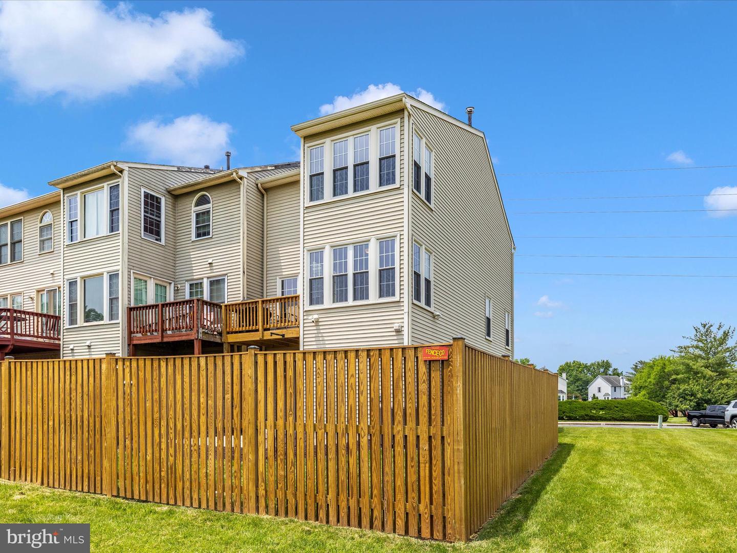 5317 Duke Ct