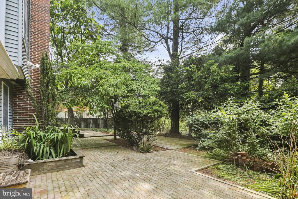 4152 HENHAWK COURT