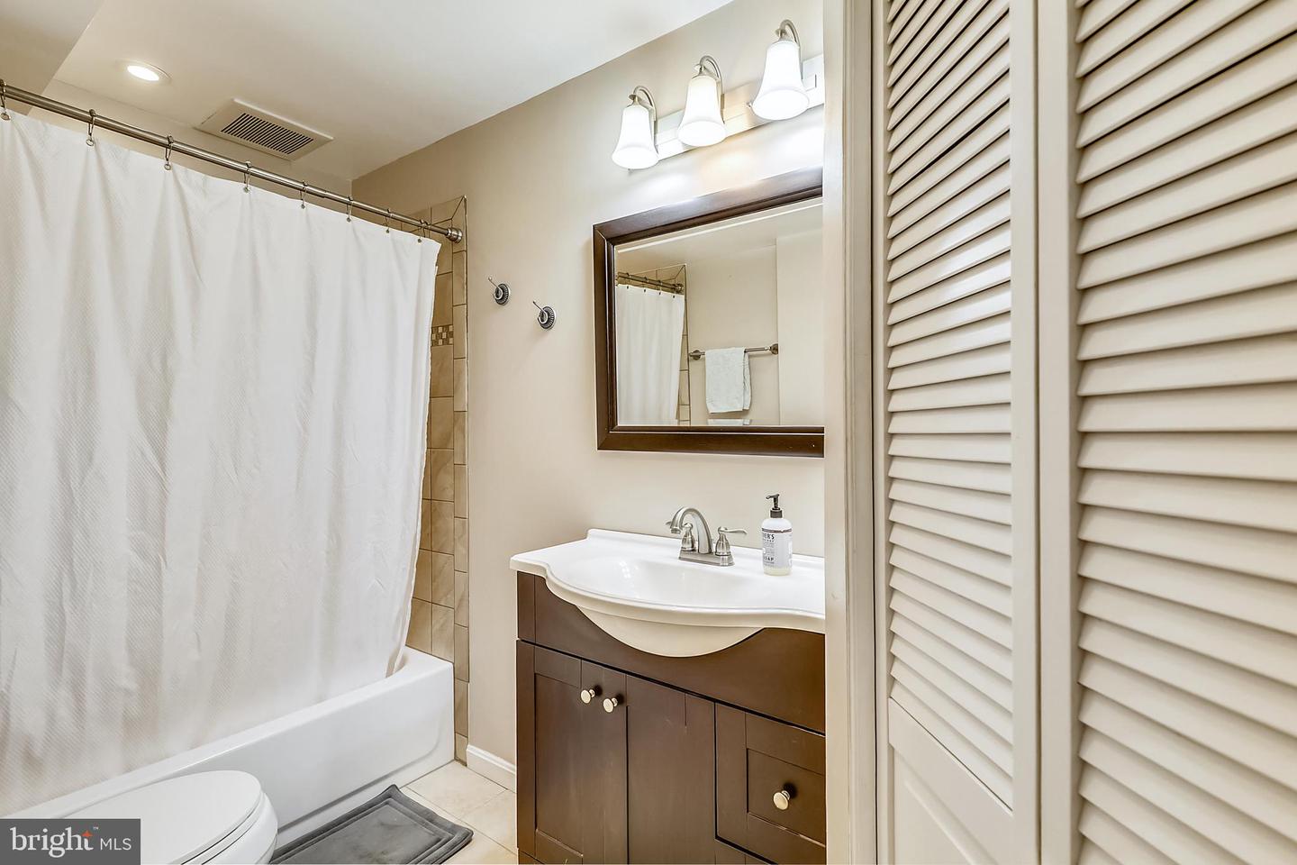 10228 ROCKVILLE PIKE Unit: 102