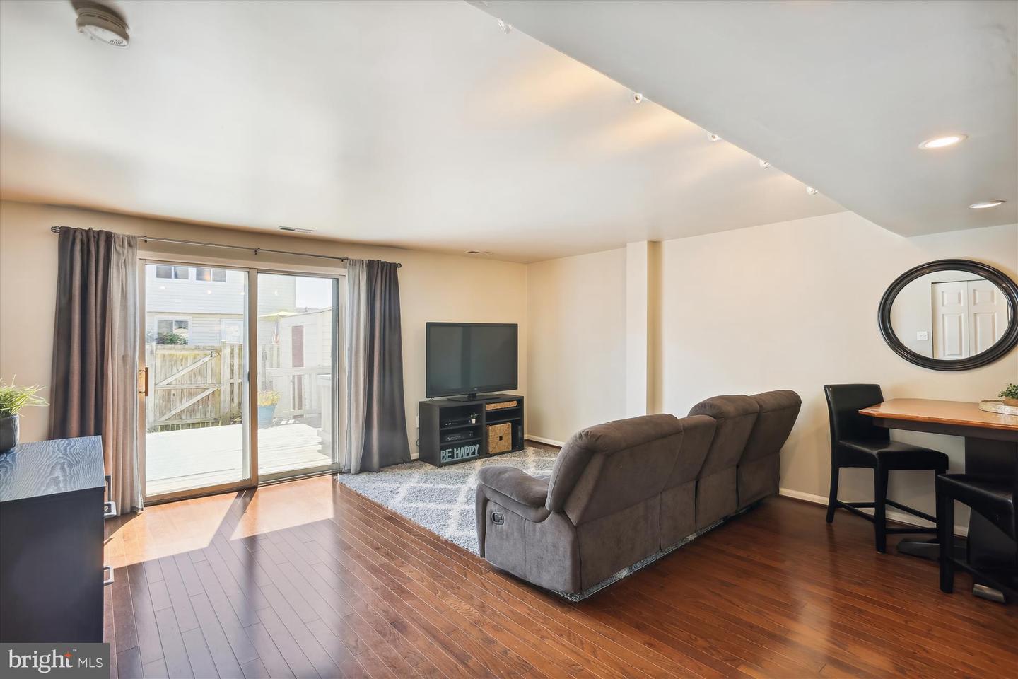3 LEATHERWOOD COURT