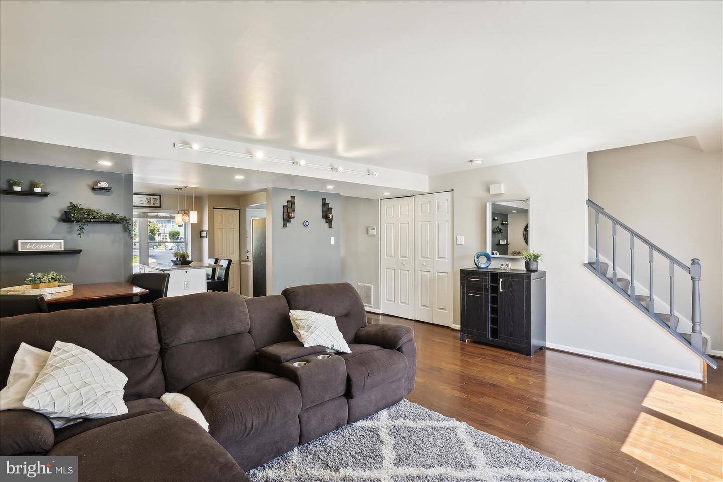 3 LEATHERWOOD COURT