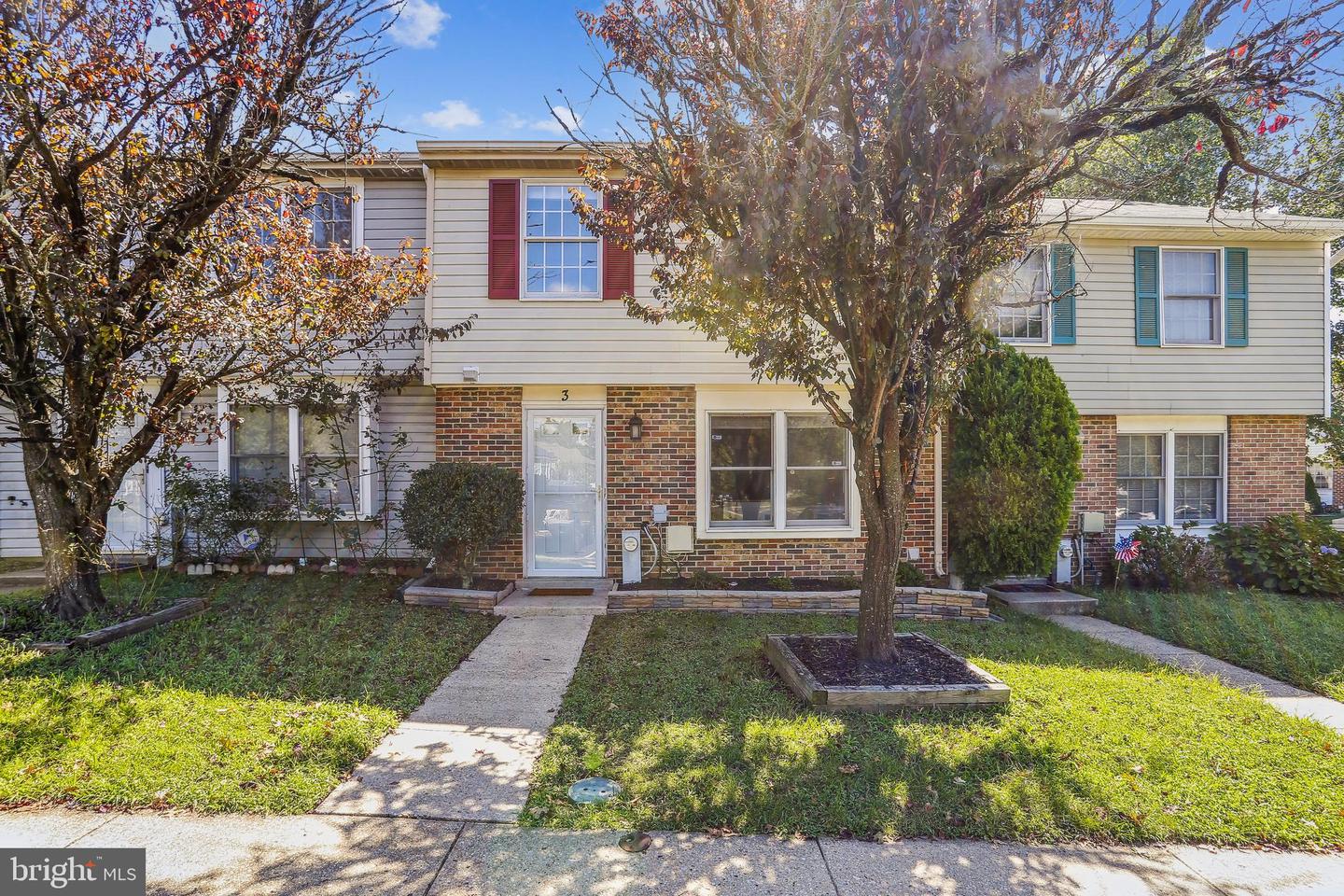 3 LEATHERWOOD COURT