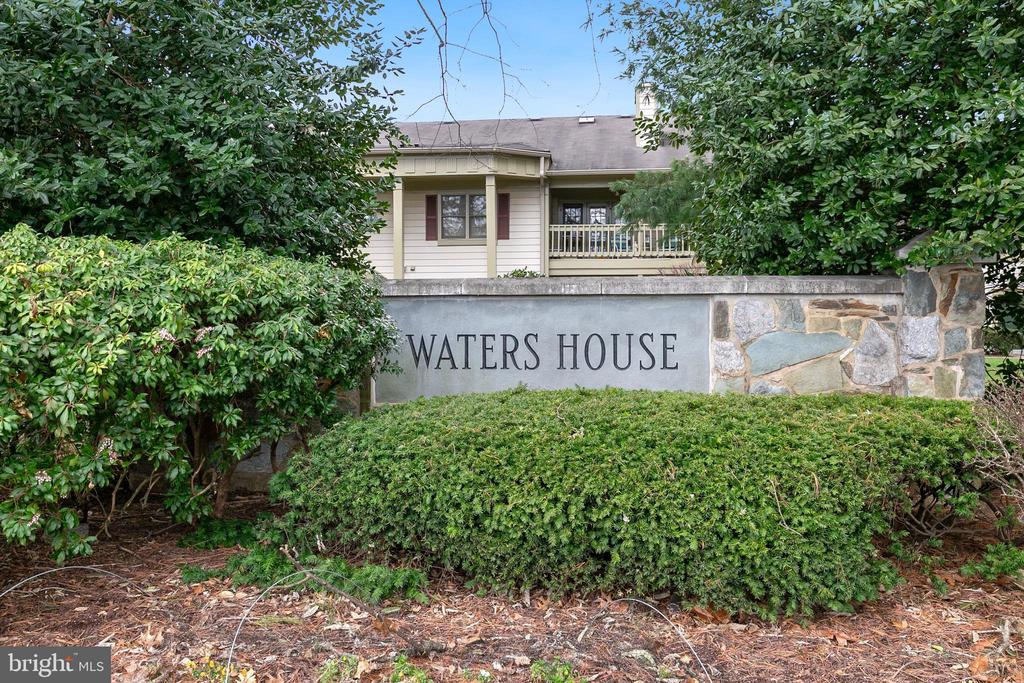 13027 Shadyside Ln #12-208